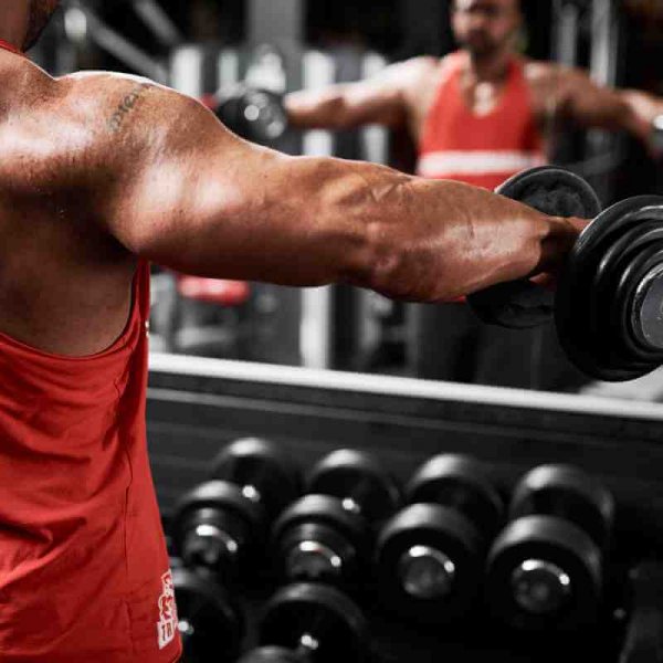 Der Weg zu einer mächtigen Schulter: Die richtigen Übungen und Techniken