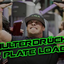 Schulterdrücken mit der Plate Loaded Maschine